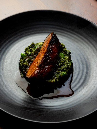 Seared meat on green risotto jefferson alvarez